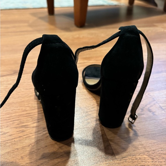 STEVE MADDEN HEELS - Picture 3 of 4